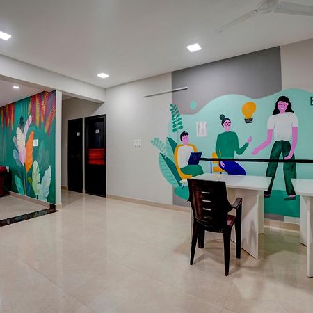 Spot On Helloworld Castle Prague Bangalore Extérieur photo