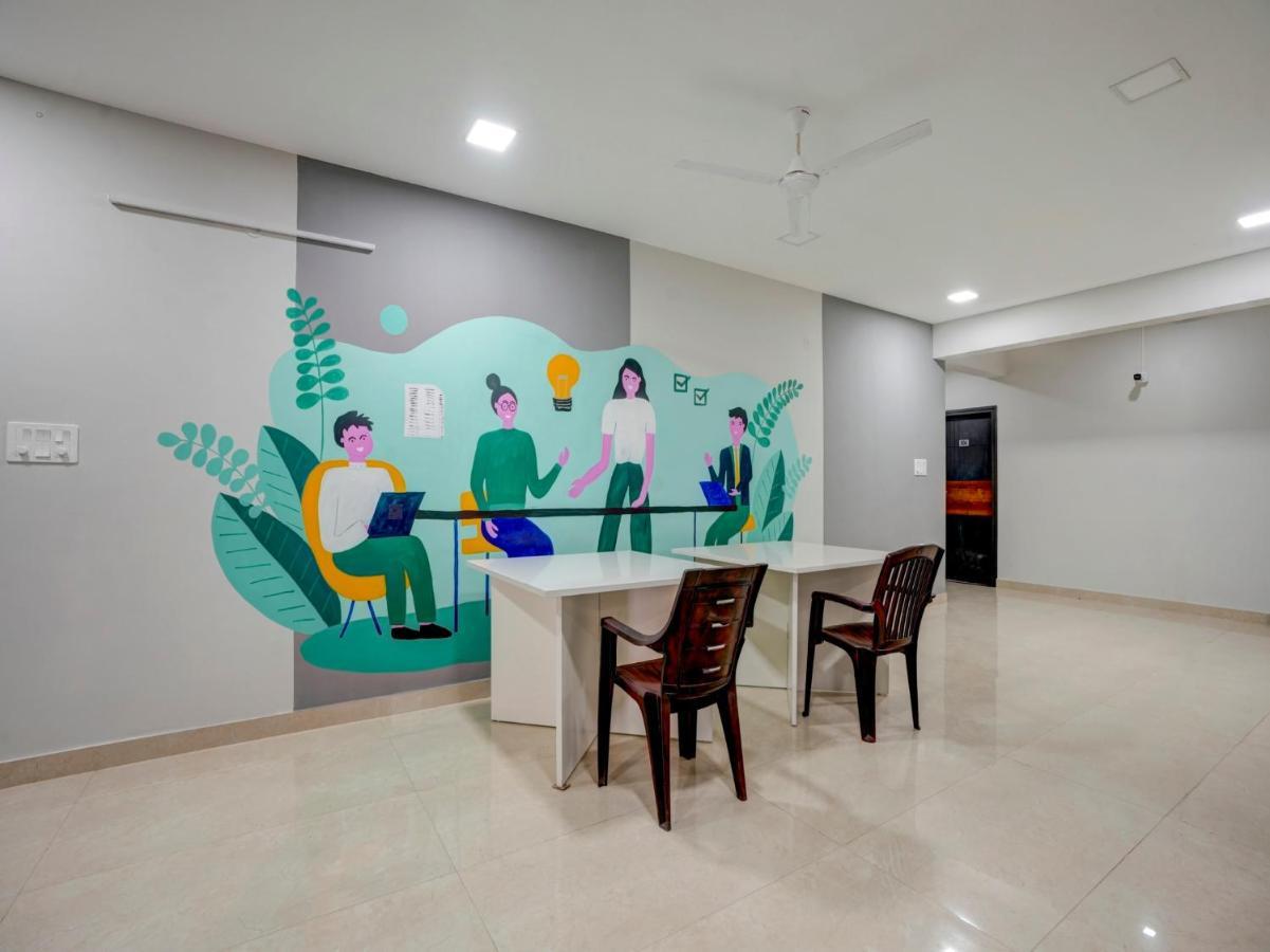 Spot On Helloworld Castle Prague Bangalore Extérieur photo