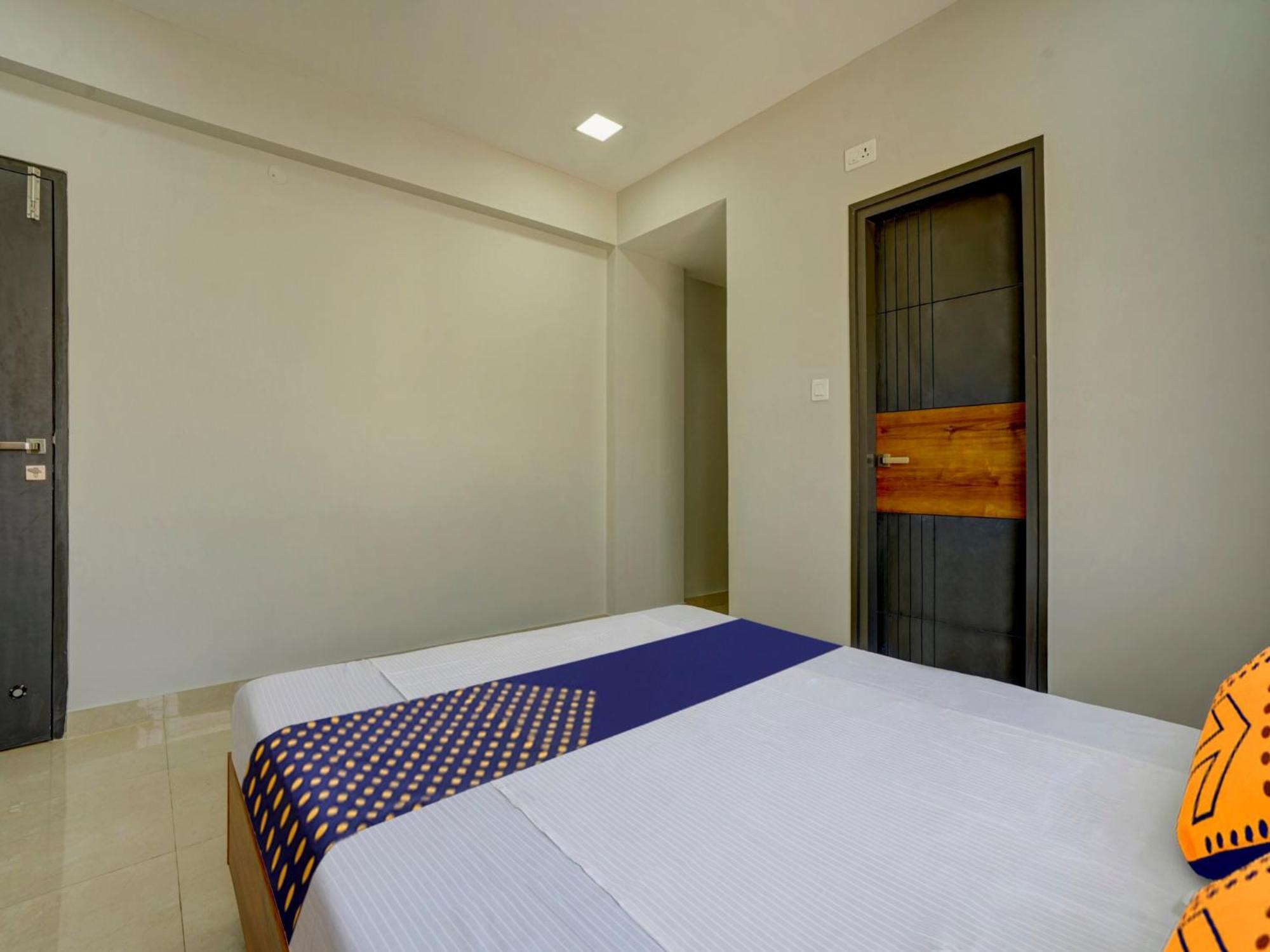 Spot On Helloworld Castle Prague Bangalore Extérieur photo