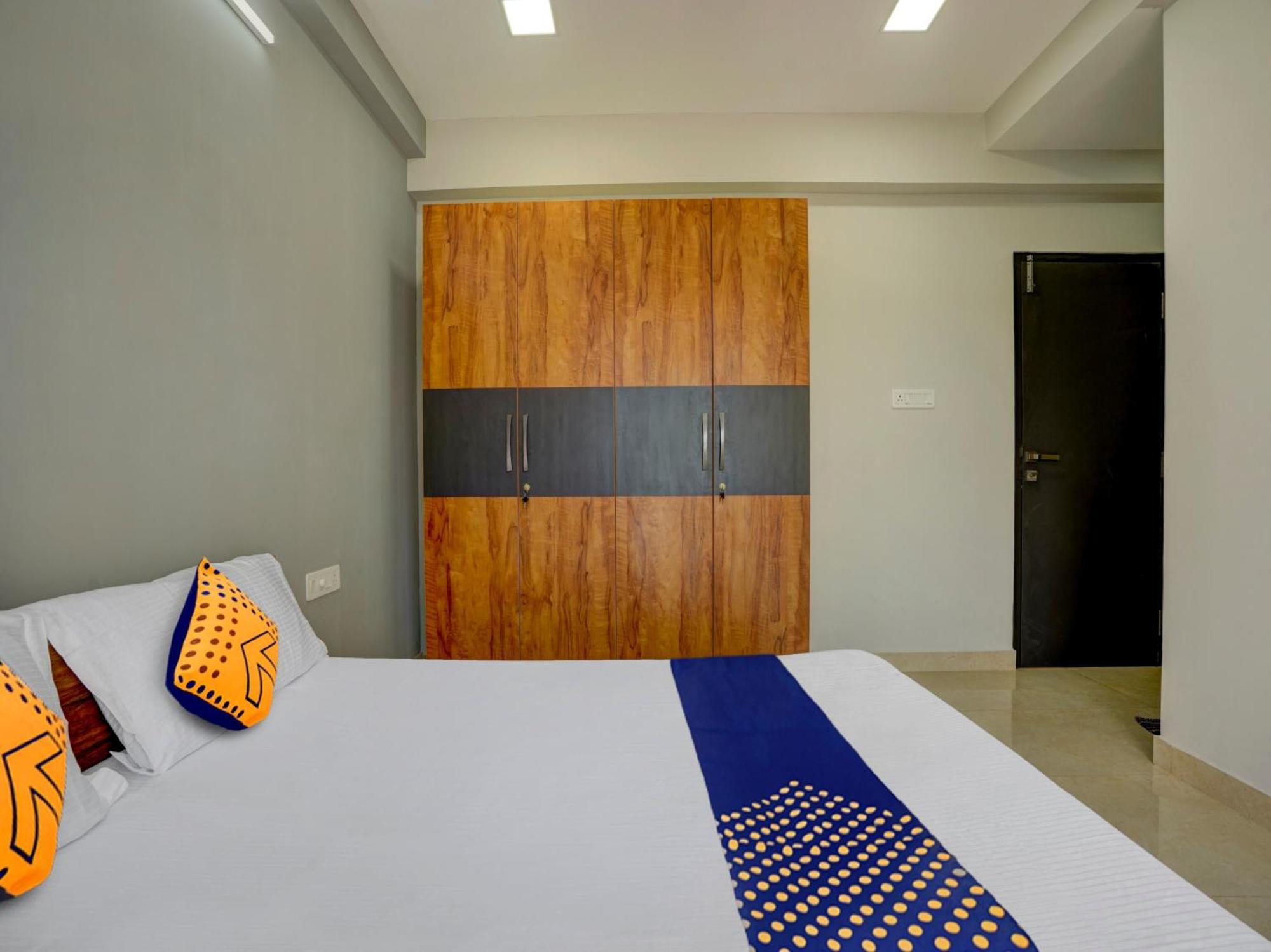Spot On Helloworld Castle Prague Bangalore Extérieur photo