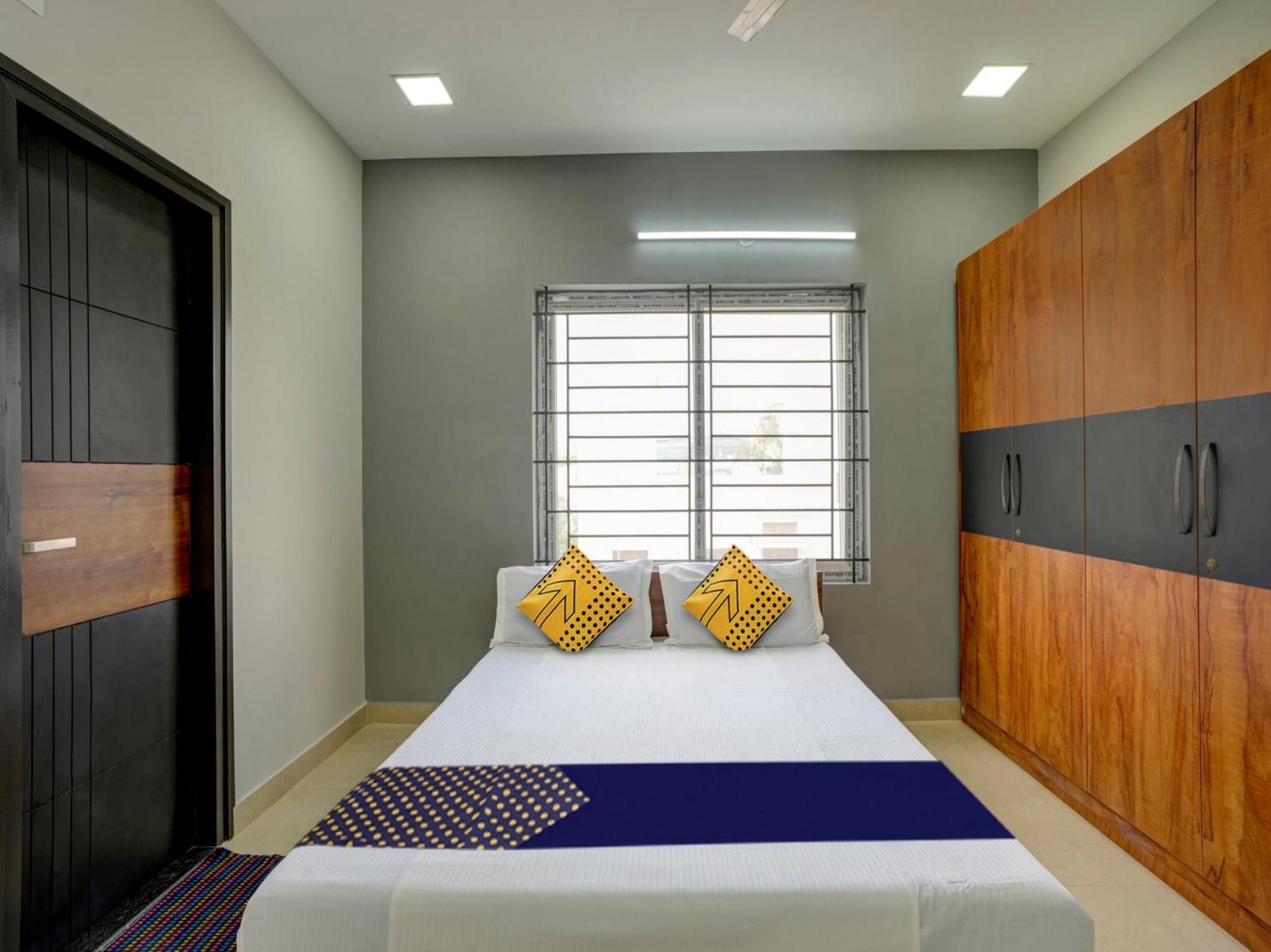 Spot On Helloworld Castle Prague Bangalore Extérieur photo